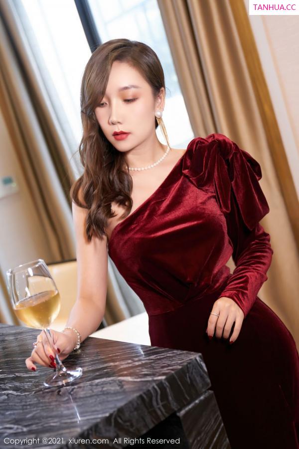 小乔  御姐模特艾静香 猩红华丽的礼裙第11张图片